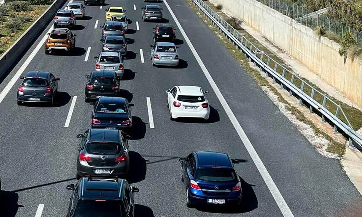 Τροχαίο ατύχημα στην Αττική Οδό - Καθυστερήσεις στο ύψος Παιανίας, ρεύμα προς αεροδρόμιο