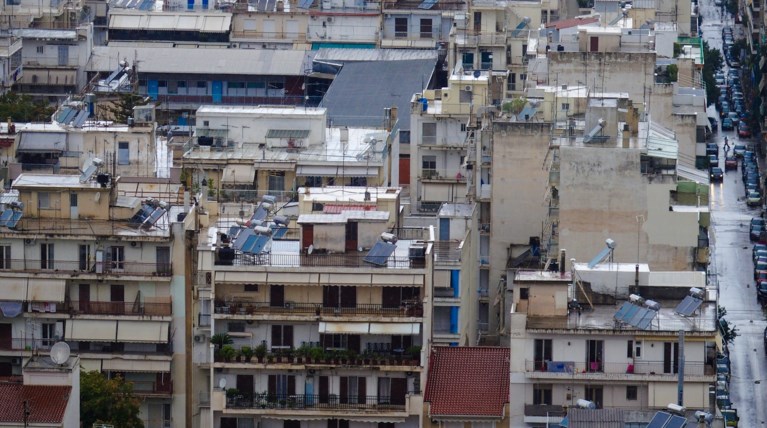 Υποχρεωτικά μέσω τραπεζών τα ενοίκια - Οι κρίσιμες λεπτομέρειες και η αντίδραση της ΠΟΜΙΔΑ