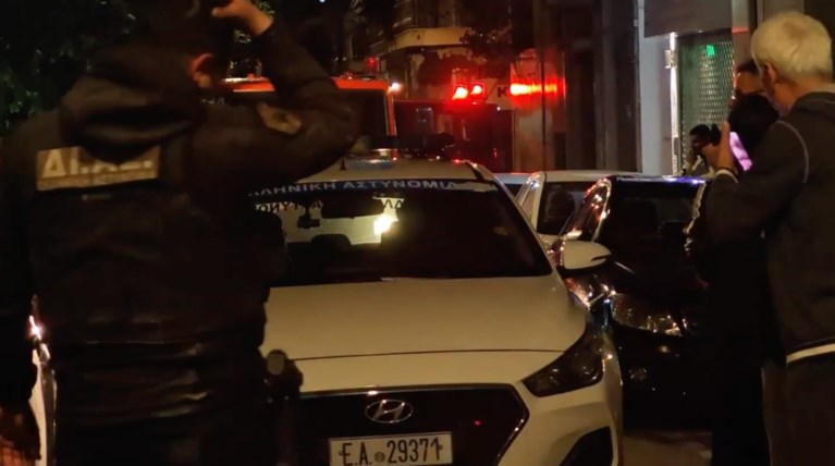 Πατήσια: "Πνίγηκαν" στους καπνούς από πυρκαγιά σε πολυκατοικία - Στο νοσοκομείο οικογένεια με δύο παιδιά 