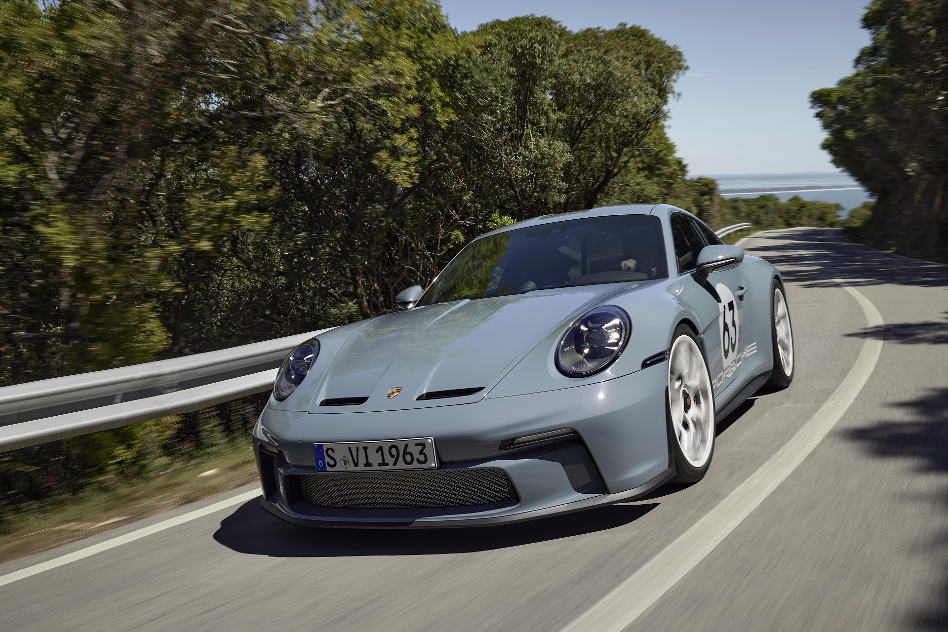 Ήρθε στην Αθήνα η καλύτερη Porsche - Ξεκινά από 462.000 ευρώ