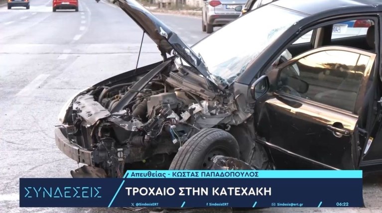 Σοβαρό τροχαίο στη Λ. Κατεχάκη: Αυτοκίνητο έπεσε σε κολόνα - Τραυματίστηκε ο οδηγός