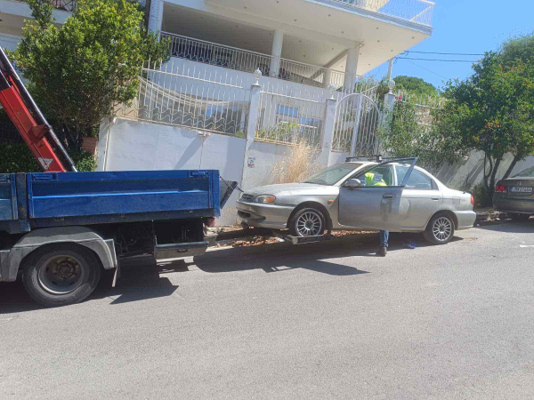 Σε εξέλιξη το πρόγραμμα απόσυρσης εγκαταλελειμμένων οχημάτων στον Δήμο Βάρης Βούλας Βουλιαγμένης