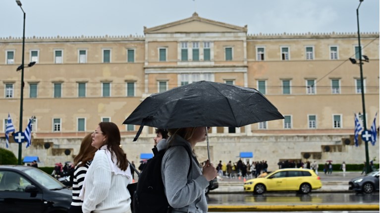 Καιρός: Φθινοπωρινό το σκηνικό με βροχές στο μεγαλύτερο μέρος της χώρας - Καταιγίδες και στην Αττική