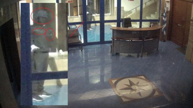 Το τατουάζ στον λαιμό με σύνθημα μίσους κατά των αστυνομικών "πρόδωσε" τους διαρρήκτες των υπουργείων