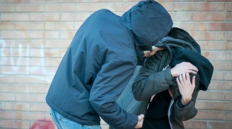 Διακινητής σκληρών ναρκωτικών ετών…14 - Στο δωμάτιό του εντόπισαν μίνι μάρκετ ναρκωτικών