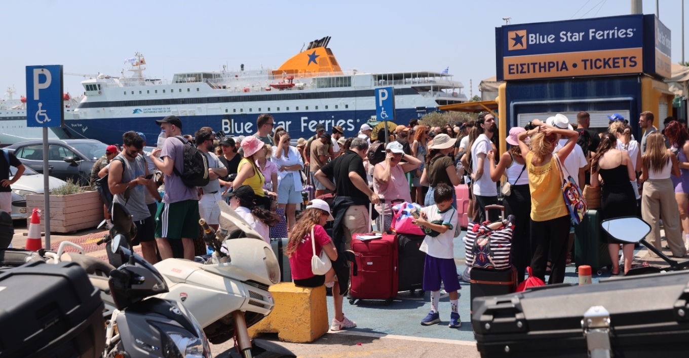Σε ισχύ το γενικό απαγορευτικό απόπλου - Ποια δρομολόγια θα γίνουν και πότε ανάλογα με τις κατά τόπους καιρικές συνθήκες