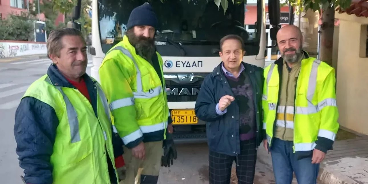 Κινητοποιήθηκε πολυμελές συνεργείο της ΕΥΔΑΠ, το Σάββατο για να «σώσει» από το φρεάτιο το κινητό του Σπύρου Μπιμπίλα που του είχε πέσει
