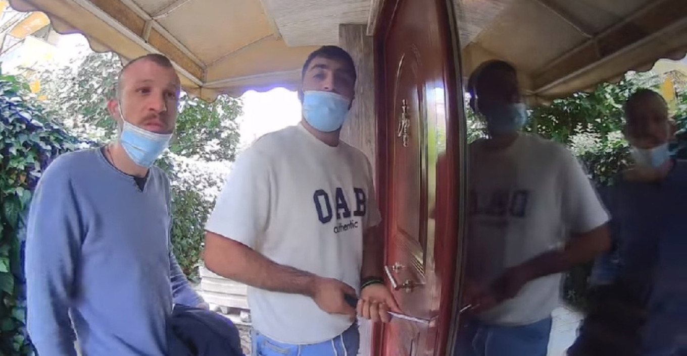 Θρασύτατοι διαρρήκτες μπουκάρουν μέρα μεσημέρι σε σπίτι στο Χαλάνδρι - Δείτε βίντεο