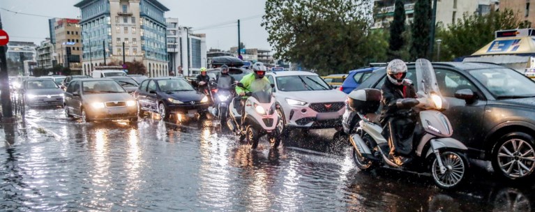 Κόκκινος συναγερμός για την κακοκαιρία: Μήνυμα 112 στην Αττική - H νέα πρόγνωση Κολυδά ανά 6ωρο