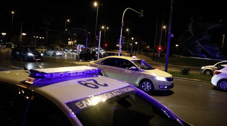 Αιματηρή συμπλοκή στην πλατεία Υμηττού – Τρεις τραυματίες