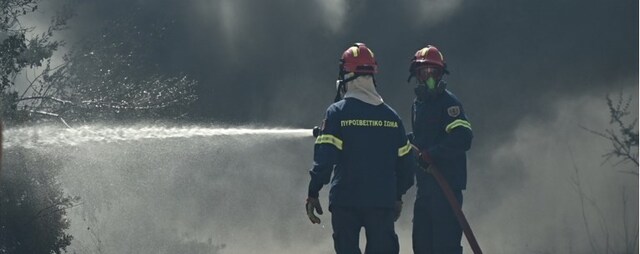 Φωτιά τώρα σε χώρο κατοικίας στα Γλυκά Νερά