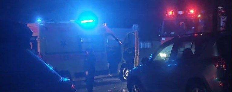 Κακοκαιρία: Νεκρή γυναίκα στη Γλυφάδα - Παρασύρθηκε από ορμητικά νερά και εγκλωβίστηκε κάτω από αυτοκίνητο
