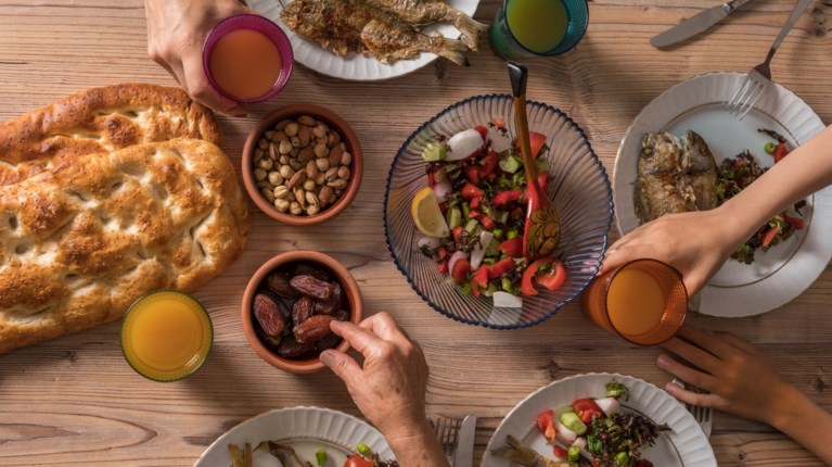 Ξεκινά η νηστεία των Χριστουγέννων: Τι τρώμε και τι δεν τρώμε τη "μικρή Σαρακοστή"