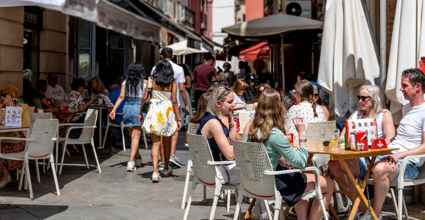 Εφαρμογή MyStreet για τα κατειλημμένα με τραπεζοκαθίσματα πεζοδρόμια στις πόλεις - Ποιος όμως θα τους ελέγχει;