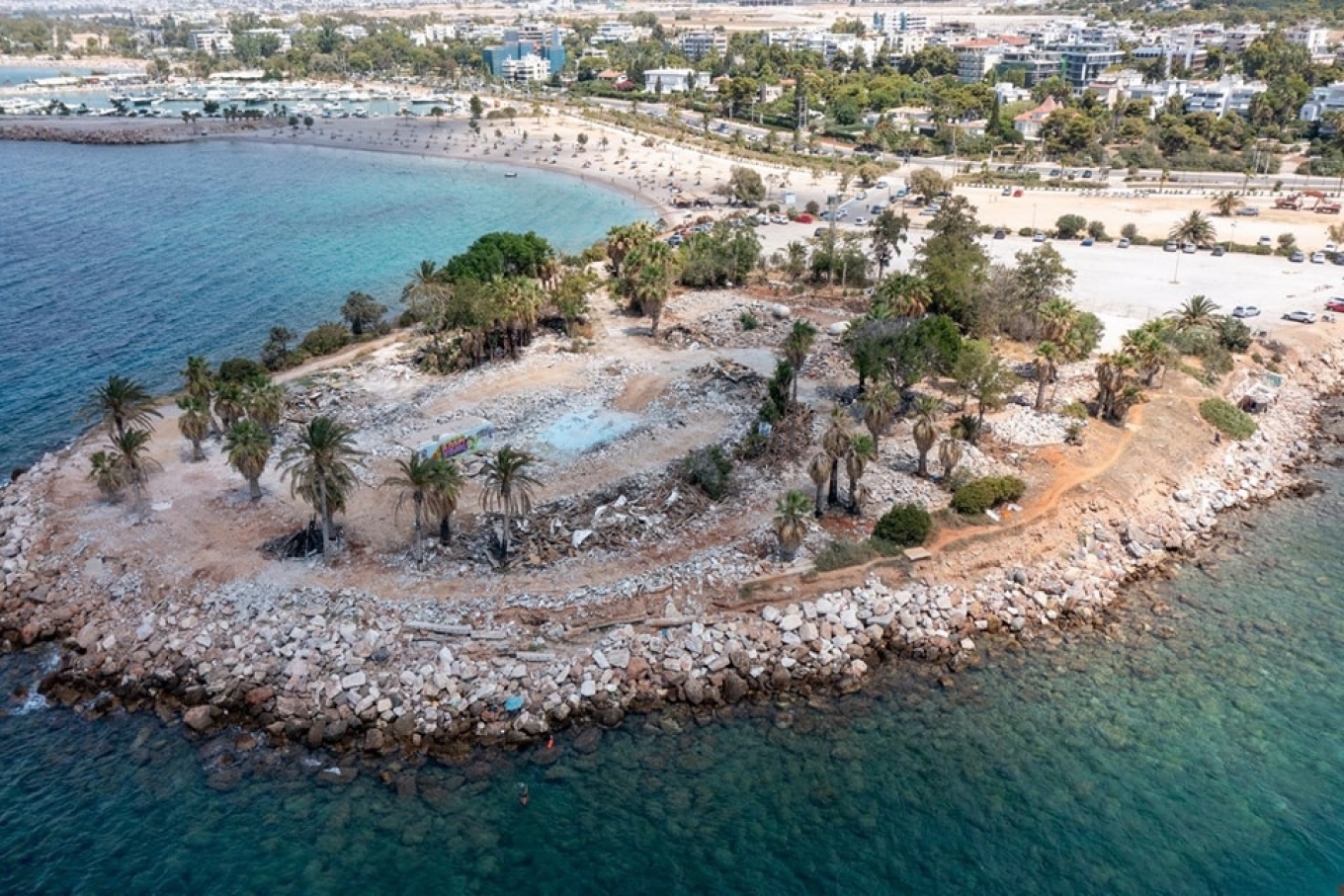 Ο δήμος Γλυφάδας γκρέμισε τις εγκαταστάσεις του πρώην Cataralla – Δείτε φωτογραφίες