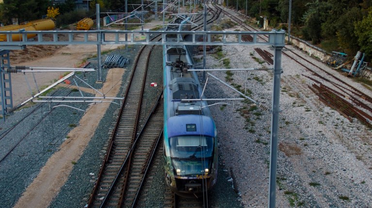 Απίστευτο μπάχαλο στον Προαστιακό: Αντί για το αεροδρόμιο πήγε στα... Άνω Λιόσια - Μπήκε σε λάθος ράγες ο οδηγός