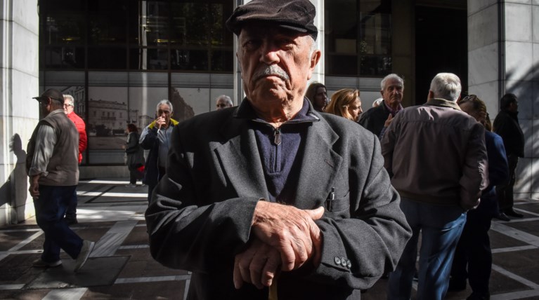 Νωρίτερα φέτος οι συντάξεις Νοεμβρίου - Οι ημερομηνίες καταβολής ανά Ταμείο