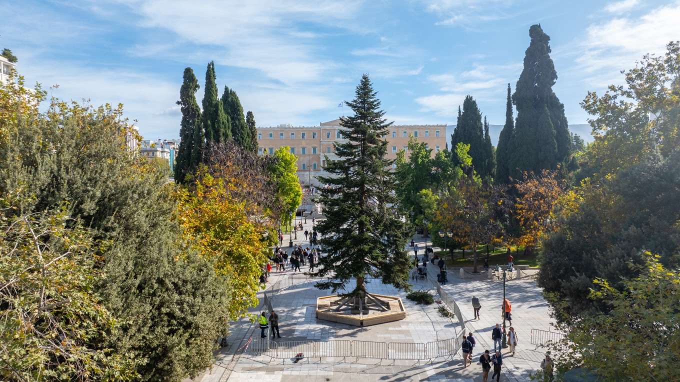 Την Πέμπτη η φωταγώγηση του χριστουγεννιάτικου δέντρου στην πλατεία Συντάγματος