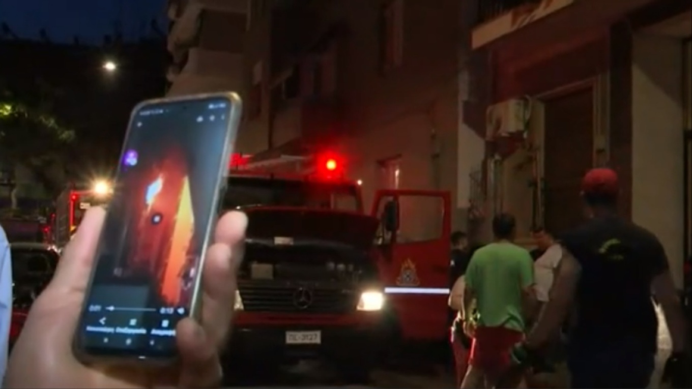 Νεκρός ηλικιωμένος μετά από φωτιά σε διαμέρισμα στα Κάτω Πατήσια - Δείτε βίντεο