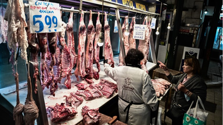 ΕΣΕΕ: Ακριβότερο κατά 6,3% το κόστος του πασχαλινού τραπεζιού σε σχέση με πέρυσι - Πόσο θα κοστίσει