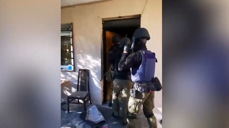 Επτά συλλήψεις και κατασχέσεις ναρκωτικών σε επιχείρηση της ΕΛΑΣ στη Δυτική Αττική 