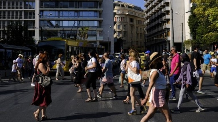 Τι αλλάζει στην εφορία όσων έχουν οικογένεια – Ποιοι κερδίζουν έως 5.000 ευρώ και ποιοι… τίποτα
