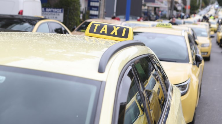 "Χειρόφρενο" τραβούν οι οδηγοί ταξί σήμερα σε όλη τη χώρα – Πορεία στο κέντρο της Αθήνας