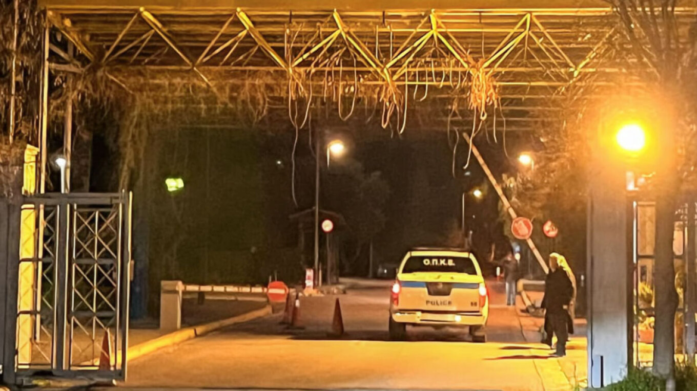 Άγριο έγκλημα στο Δαφνί: 47χρονος τρόφιμος σκότωσε μία 44χρονη με γυαλί – Ανθρωποκυνηγητό από την ΕΛ.ΑΣ. για τον εντοπισμό του