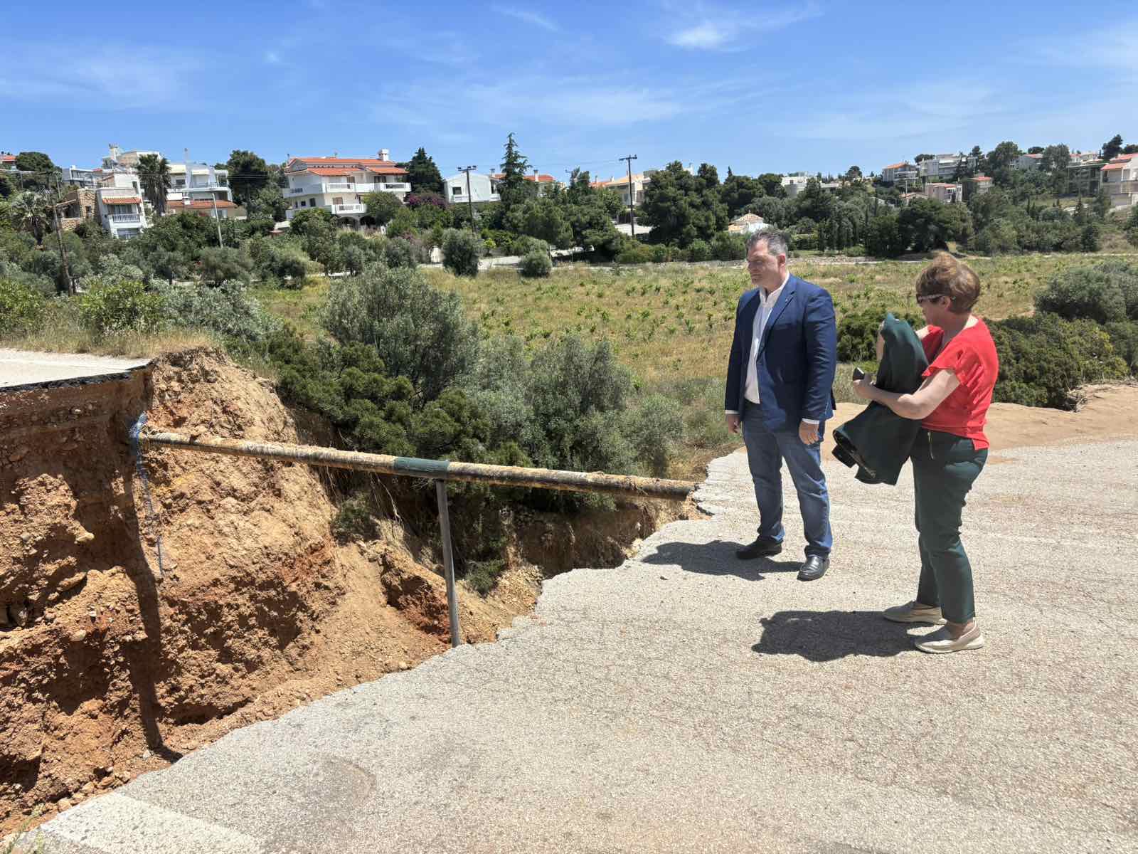 Η Δήμαρχος Ραφήνας – Πικερμίου με τον Αντιπεριφερειάρχη Αν. Αττικής στην Καλλιτεχνούπολη