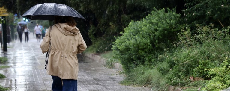 Καιρός: Ερχεται χειμώνας με βροχές, καταιγίδες και πτώση της θερμοκρασίας – Ποιες περιοχές θα επηρεαστούν