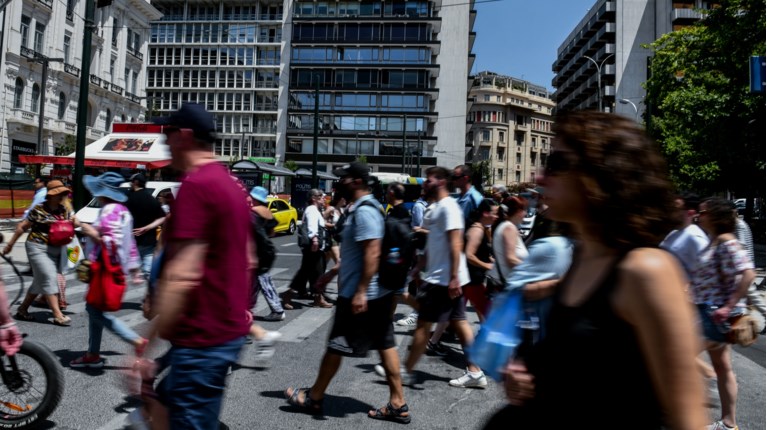 Ξεκινούν οι πληρωμές από e-ΕΦΚΑ και ΔΥΠΑ: Αναλυτικά τα επιδόματα, τα ποσά και οι δικαιούχοι