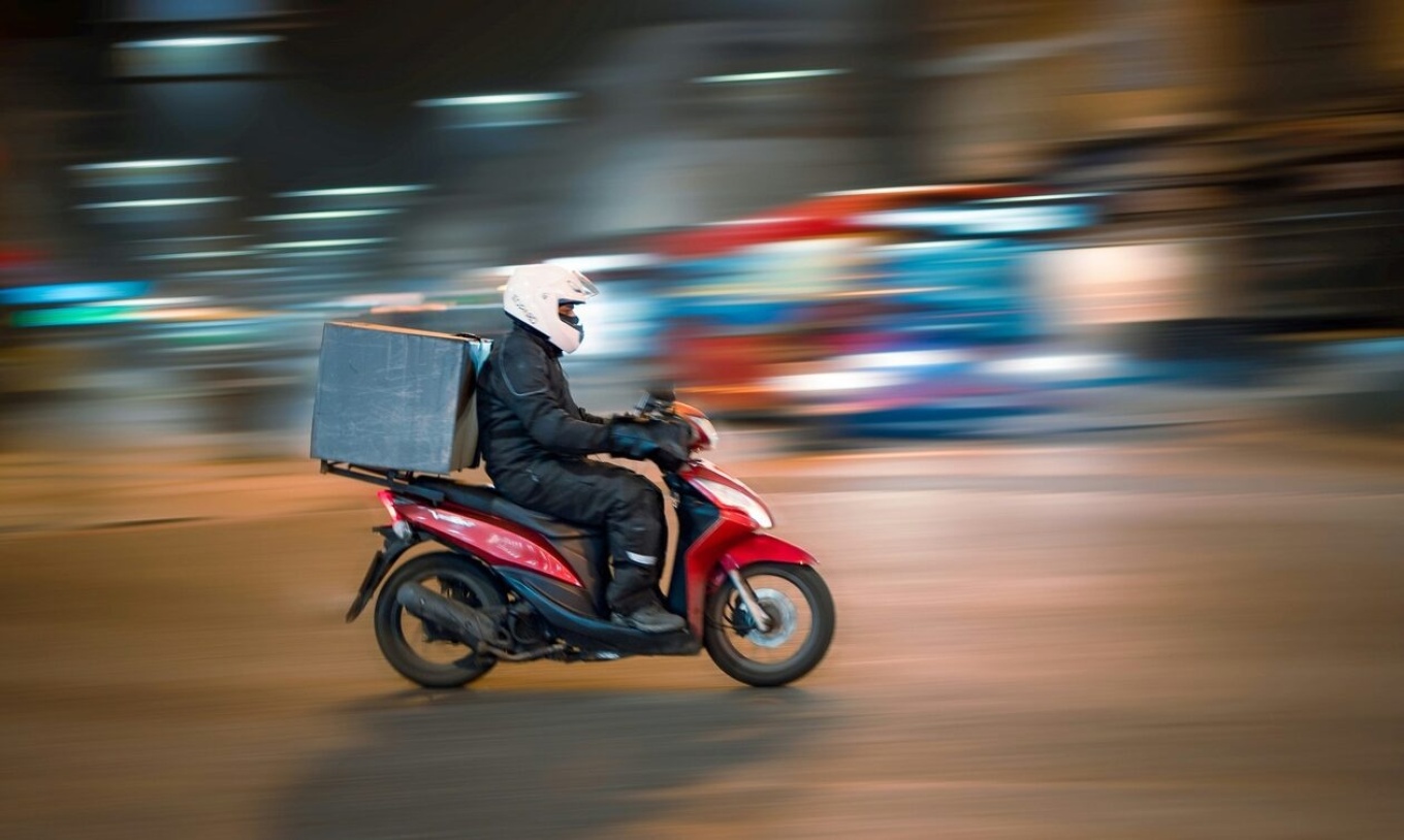 Απεργία σήμερα για delivery, courier και εργαζόμενους με μηχανάκι
