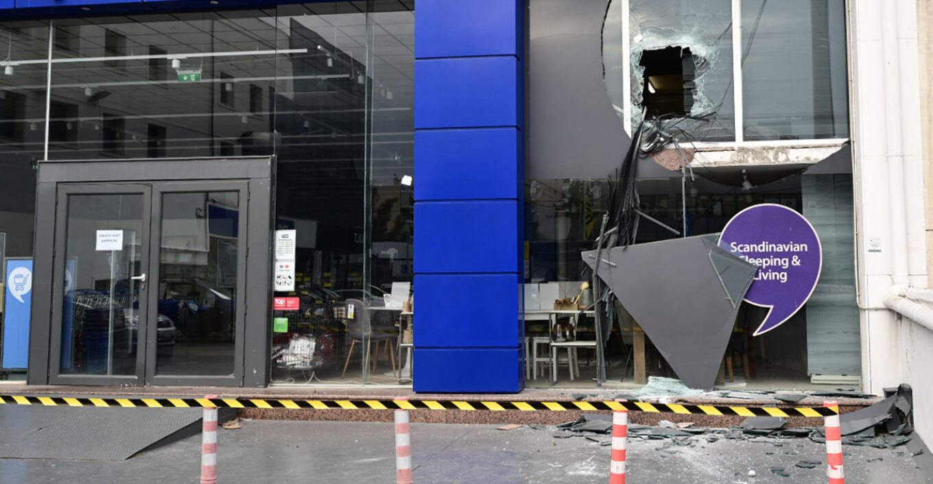 Κινηματογραφική διάρρηξη σε κατάστημα με έπιπλα στη Μεταμόρφωση