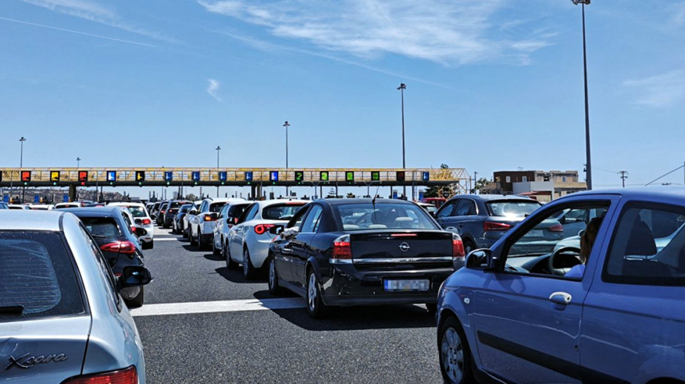 Καθυστερήσεις άνω των 20 λεπτών στην Αττική Οδό, στο ρεύμα προς Ελευσίνα - Live η κίνηση τώρα