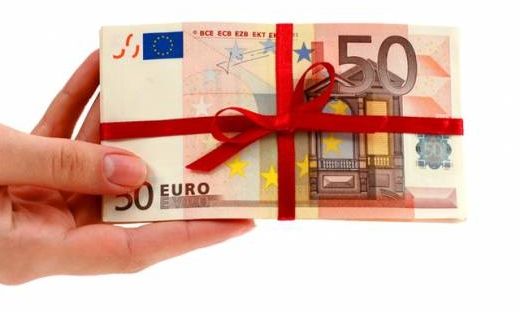 Δώρο Χριστουγέννων 2025: Πότε θα γίνει η καταβολή του - Νωρίτερα τα χρήματα στους λογαριασμούς