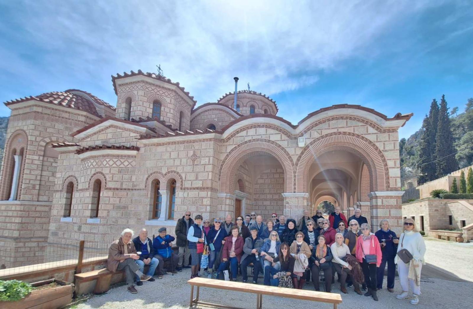 Δήμος Ραφήνας – Πικερμίου: Δράσεις φροντίδας, πολιτισμού και ενεργού συμμετοχής για τα μέλη των ΚΑΠΗ