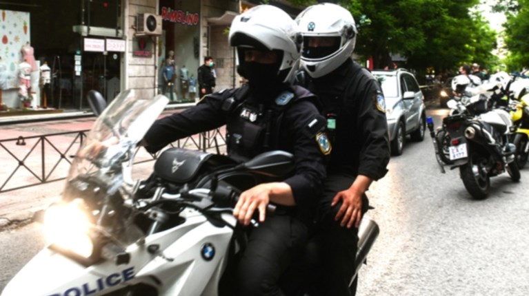 Τρόμος στη Βούλα: Επιδειξίας επιτέθηκε σε δύο γυναίκες