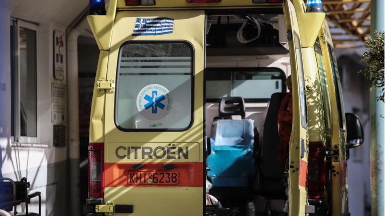 Βουτιά θανάτου στην πλατεία Κάνιγγος - Άνδρας έπεσε από μπαλκόνι ξενοδοχείου και σκοτώθηκε