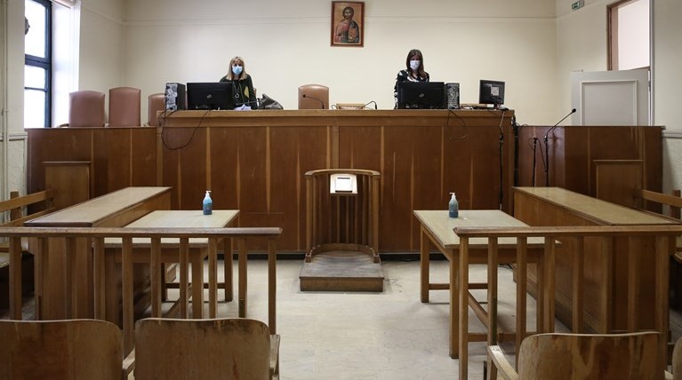 Ηλιούπολη: Αθωώθηκε η 19χρονη θύμα trafficking από αστυνομικό, που την είχαν κατηγορήσει οτι εκδιδόταν...παράνομα