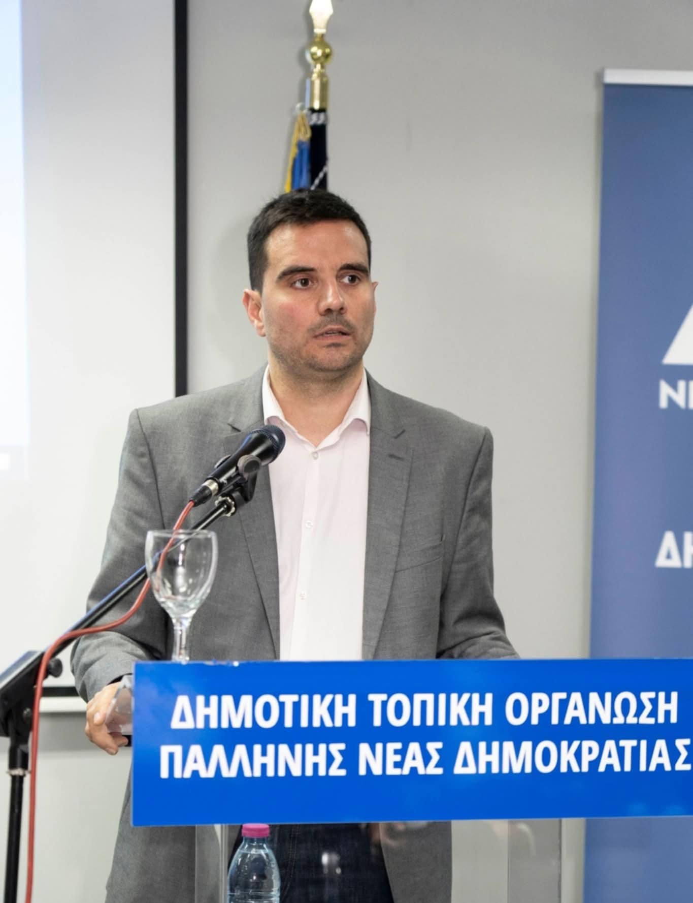 Κωστής Σμέρος: ΠΑΣΟΚ στην ταυτότητα, Νέα Δημοκρατία στο βήμα