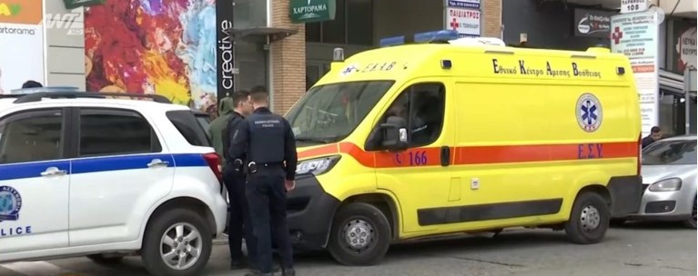 Σοκ στο Μενίδι: 40χρονη βρέθηκε νεκρή στη μέση του δρόμου - Είχε μαχαίρι καρφωμένο στην κοιλιά