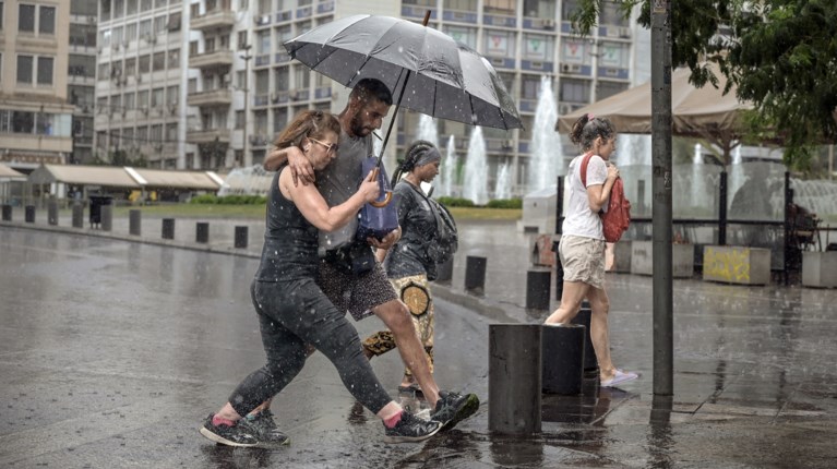 Καιρός: Στους 35 βαθμούς η θερμοκρασία σήμερα - Επικίνδυνες βροχές και καταιγίδες έρχονται το Σαββατοκύριακο
