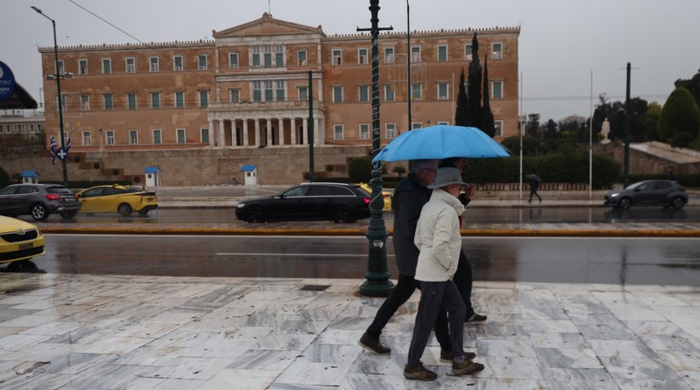 Καιρός: Ισχυροί άνεμοι, βροχές και καταιγίδες σήμερα – Πού αναμένεται να χιονίσει