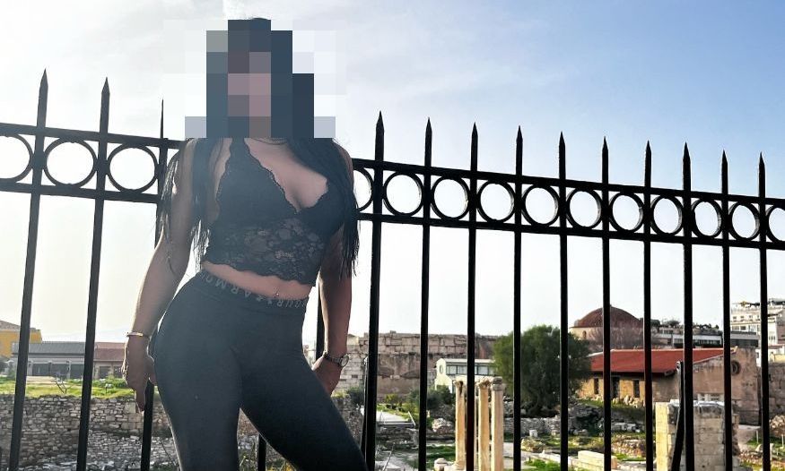 Κορωπί: Ημιλιπόθυμη στο τιμόνι η influencer - Ούτε ότι ήταν στο τμήμα δεν μπορούσε να καταλάβει