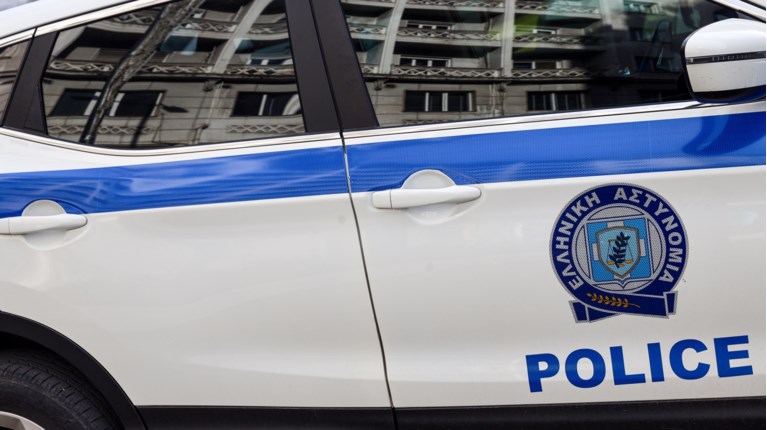 Κυψέλη: Ξυλοκόπησε άγρια τη μητέρα του και προσπάθησε να της βάλει φωτιά