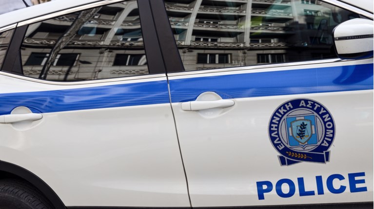 Θρίλερ στο Μενίδι: 54χρονη βρέθηκε μαχαιρωμένη στο κεφάλι έξω από στρατόπεδο