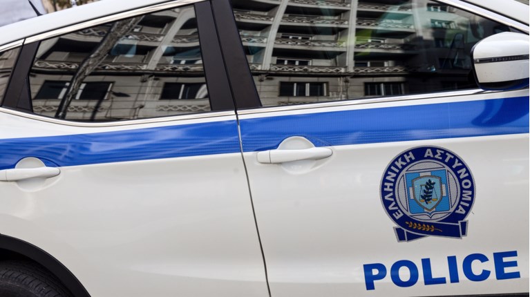Νέα Φιλαδέλφεια: Επίθεση σε δύο αδέλφια από χούλιγκαν με μαχαίρια και λοστούς - Μεταφέρθηκαν στο ΚΑΤ