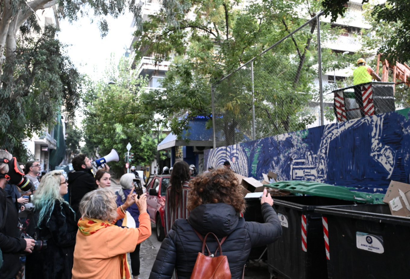 Διαμαρτυρία στα Εξάρχεια για το κόψιμο δέντρων – 4 προσαγωγές