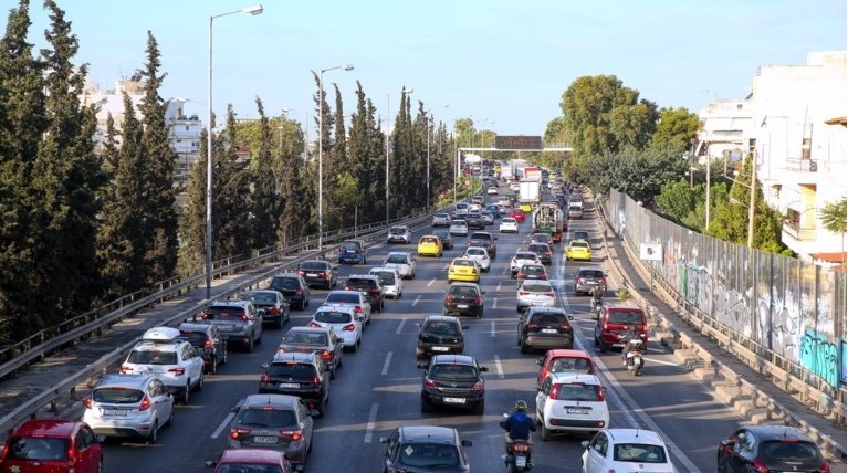 Μποτιλιάρισμα στον Κηφισό λόγω τροχαίου - Καθυστερήσεις και στην Αττική Οδό