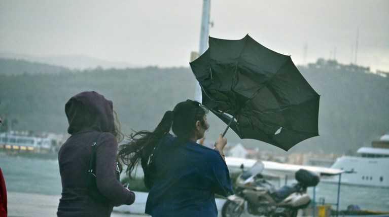 Καιρός: Με βροχές, καταιγίδες, και ισχυρούς ανέμους ξεκινά η εβδομάδα -Χειμωνιάτικες οι επόμενες ημέρες